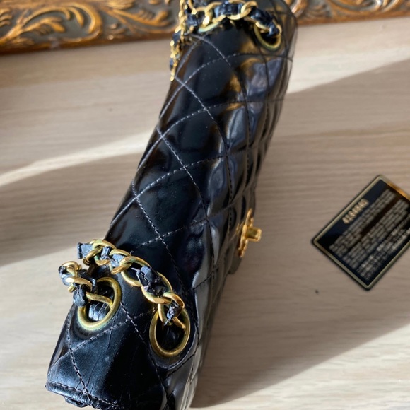 Authentic Chanel purse with authenticity card, and just bag. Purchased in 1996. - Picture 5 of 16